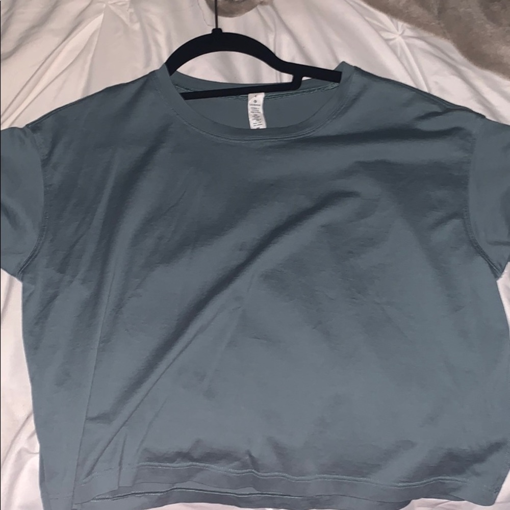 blue lululemon crop top